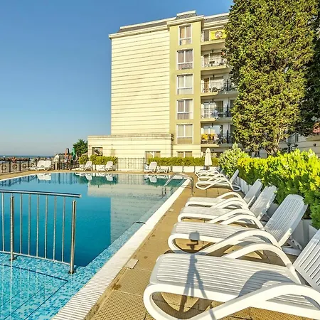 Apartment феста първа линия *