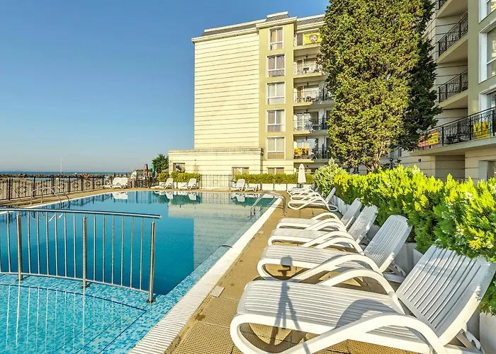 Apartment феста първа линия *